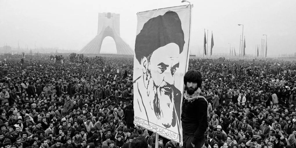 1971 বনাম 1979: নিওলিবারেল বিশ্বায়ন এবং ইরানে "রাজনৈতিক ইসলাম" এর প্রত্যাবর্তন